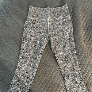 Athleta salutation stash II textured tight